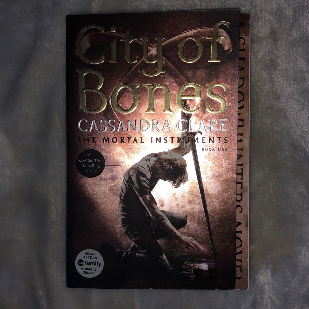 “city of bones” shadowhunters book